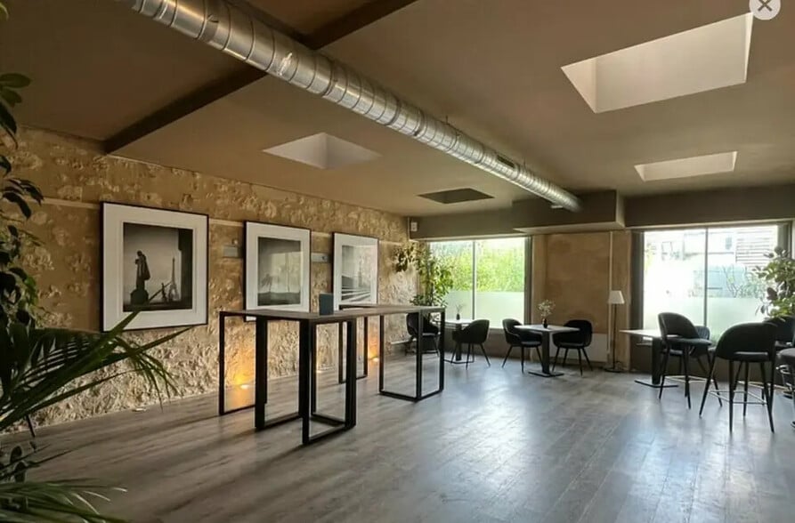 Retail in Bordeaux for lease - Interior Photo - Image 2 of 3