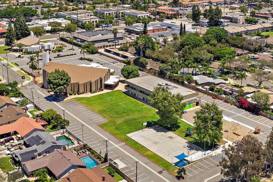 1590 E 16th St, Santa Ana, CA for lease - Building Photo - Image 1 of 9