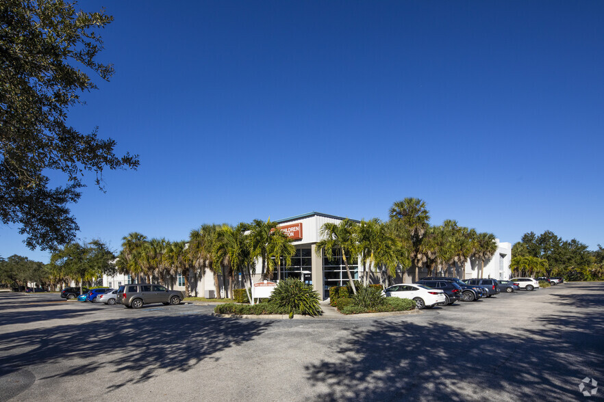 1500 Independence Blvd, Sarasota, FL for lease - Primary Photo - Image 2 of 11