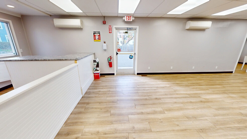 912 Somerville St, Manchester, NH for lease - Building Photo - Image 3 of 10