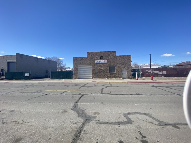 265 Golden Ln, Reno, NV for lease - Building Photo - Image 2 of 7