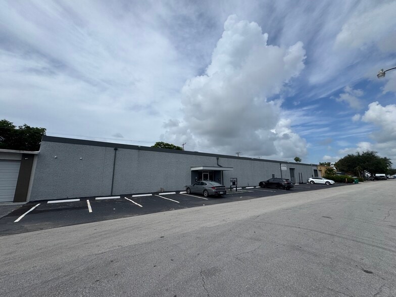 52 SW 5th Ct, Pompano Beach, FL for lease - Building Photo - Image 1 of 10