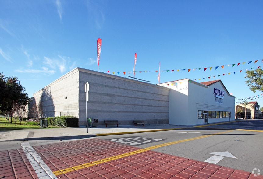 1261 N Azusa Ave, Covina, CA for lease - Primary Photo - Image 1 of 6