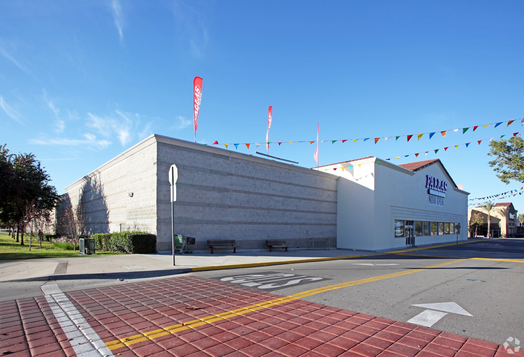 1261 N Azusa Ave, Covina, CA for lease Primary Photo- Image 1 of 7