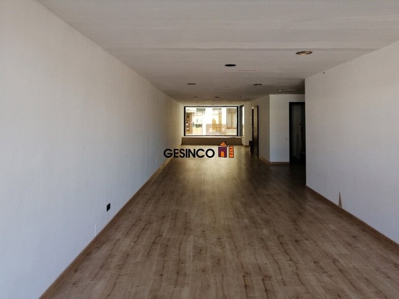 Retail in València for lease - Building Photo - Image 1 of 9