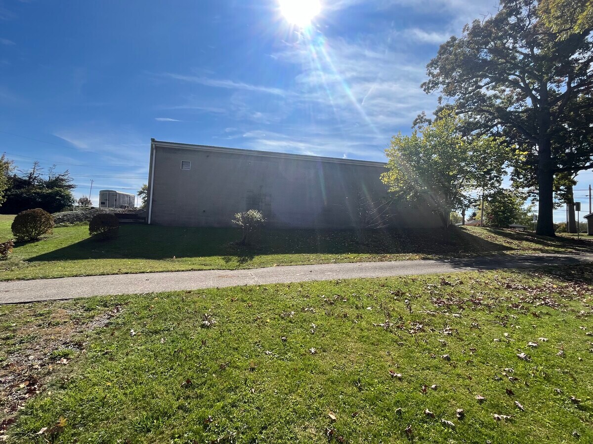 604 Wallace Run Rd, Beaver Falls, PA 15010