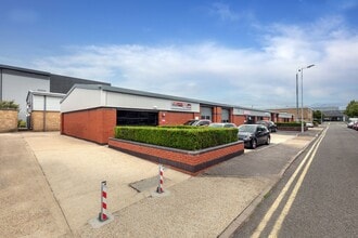 284 Aberdeen Ave, Slough for lease Building Photo- Image 2 of 3