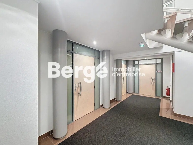 Office in Vallauris for lease - Lobby - Image 3 of 7