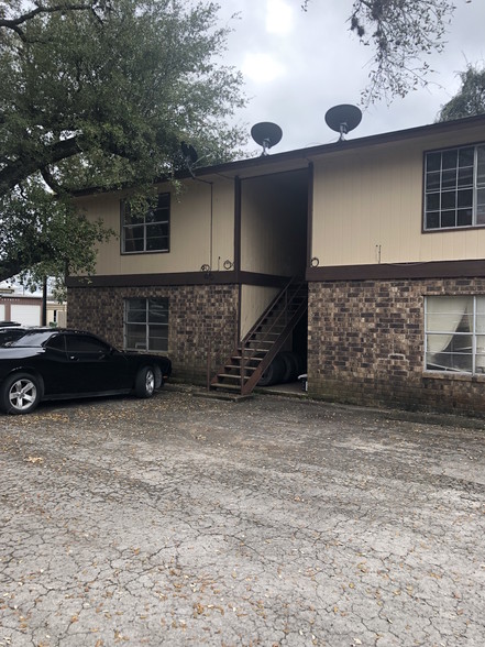 210 S Chilton Ave, Goliad, TX for sale - Building Photo - Image 3 of 4