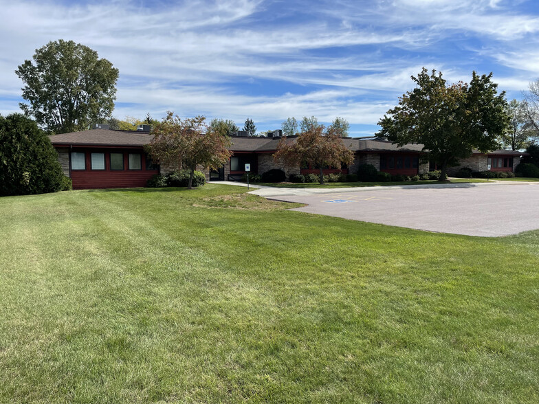 400 Viking Dr, Reedsburg, WI for sale - Building Photo - Image 3 of 3