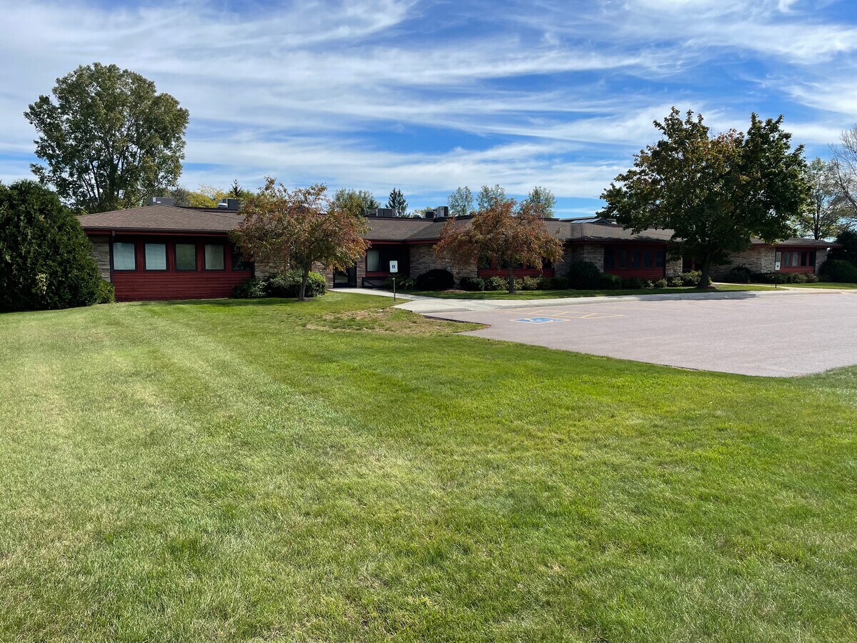 400 Viking Dr, Reedsburg, WI 53959 Office for Sale