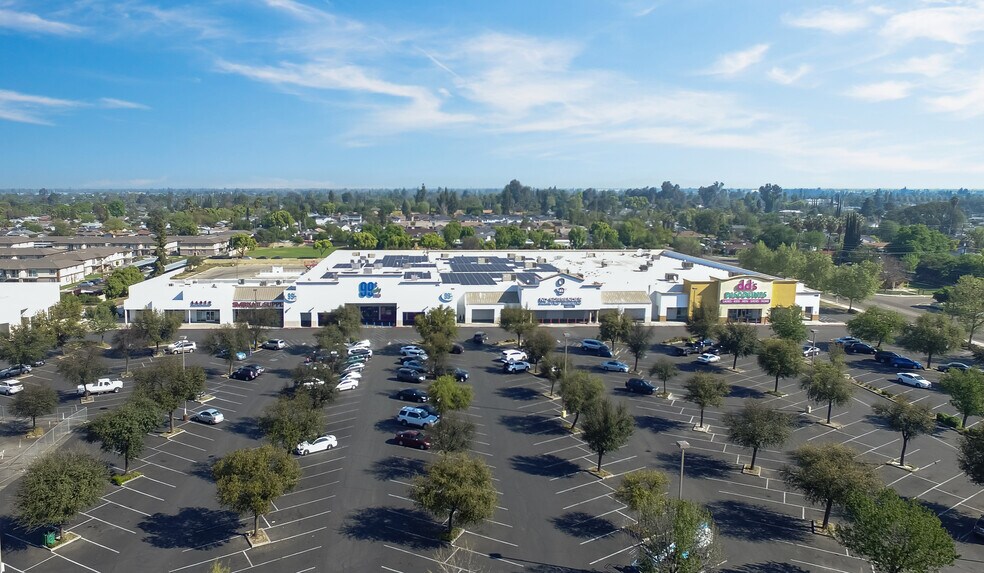 4975 E Kings Canyon Rd, Fresno, CA for lease - Building Photo - Image 1 of 1