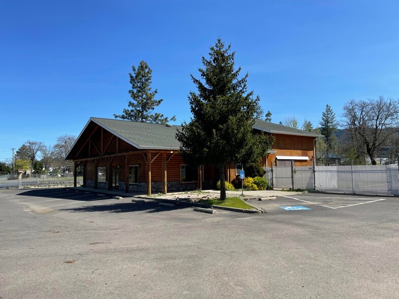 287-289 Hamilton Ave, Cave Junction, OR for sale - Building Photo - Image 2 of 31