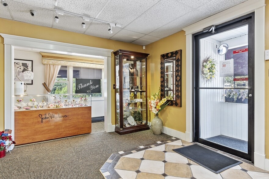 12 Lindell Ave, Leominster, MA for sale - Building Photo - Image 3 of 32