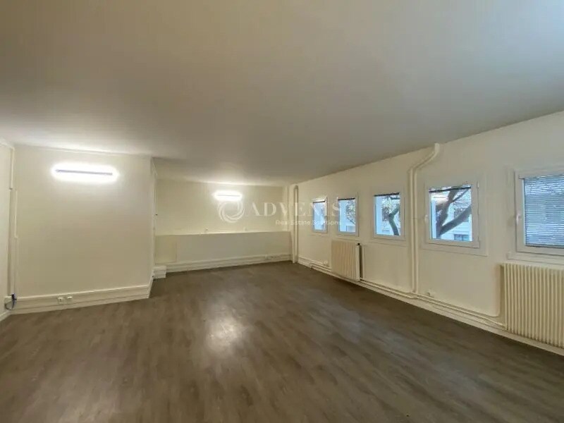 Office in Issy-les-Moulineaux for lease Interior Photo- Image 1 of 6