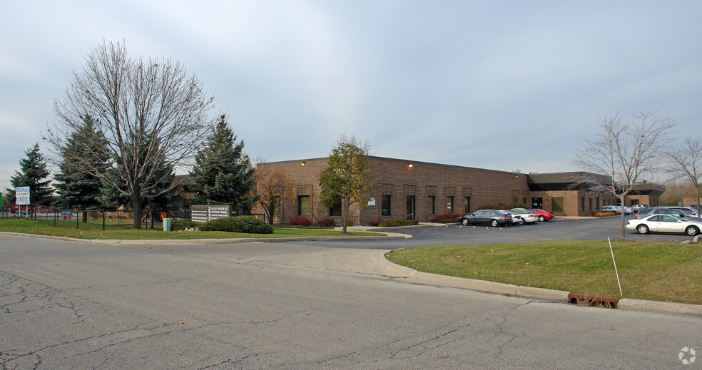 28457 Ballard Dr, Lake Forest, IL for lease - Primary Photo - Image 2 of 38