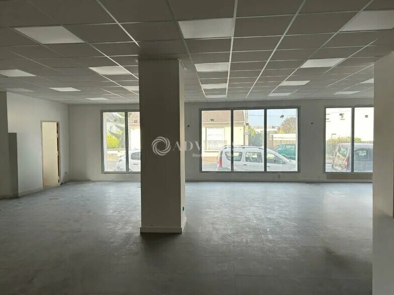 Office in Saint-Pierre-des-Corps for lease - Interior Photo - Image 1 of 6