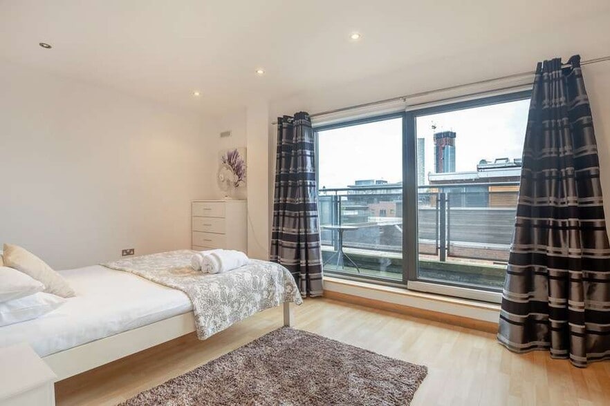 3-11 Liverpool Rd, Manchester for sale - Building Photo - Image 2 of 8