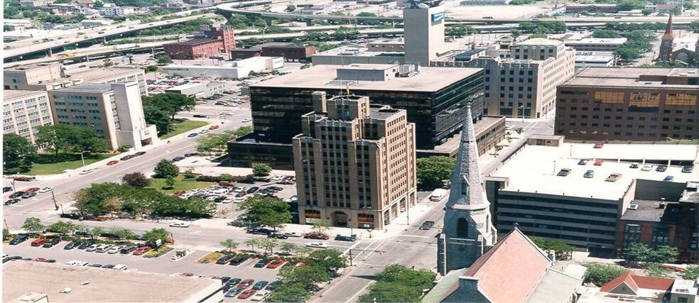 217 Montgomery St, Syracuse, NY for sale - Building Photo - Image 1 of 1