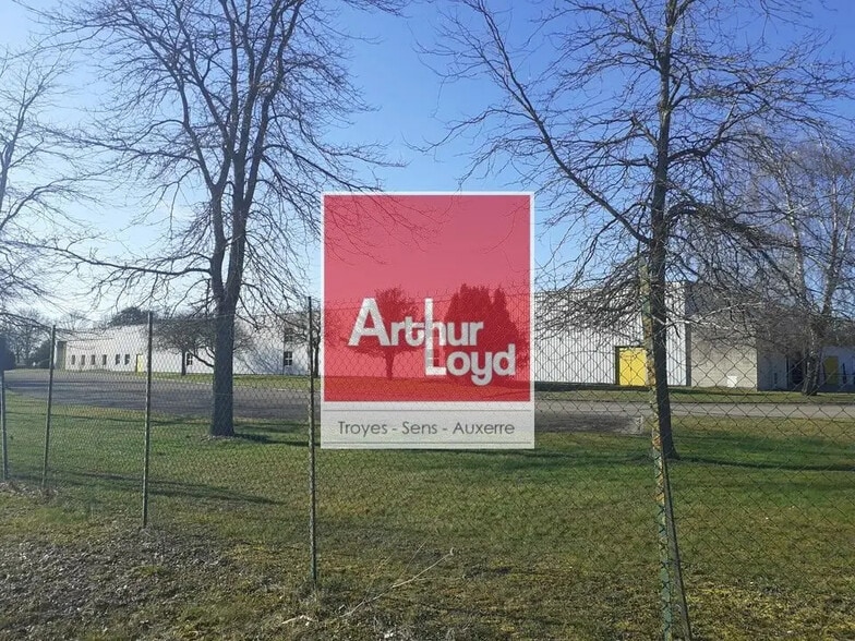 Industrial in Troyes for lease - Building Photo - Image 2 of 12