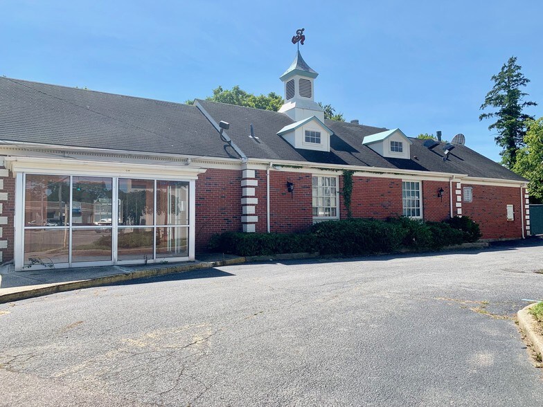 292 Little East Neck Rd, West Babylon, NY for sale - Building Photo - Image 1 of 1