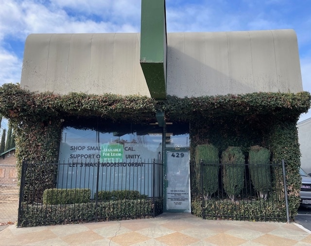429 McHenry Ave, Modesto, CA for lease - Building Photo - Image 1 of 8