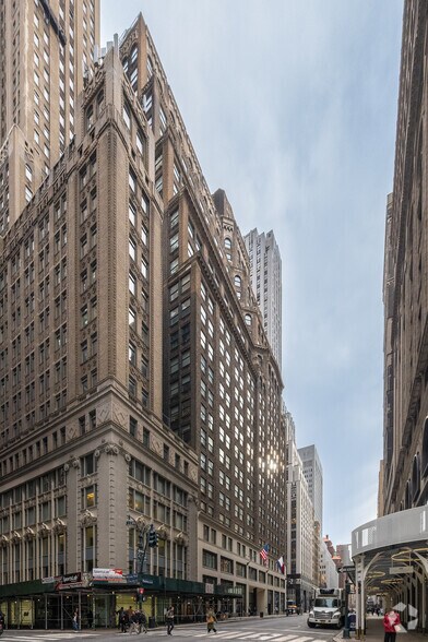 285 Madison Ave, New York, NY for lease - Building Photo - Image 2 of 5