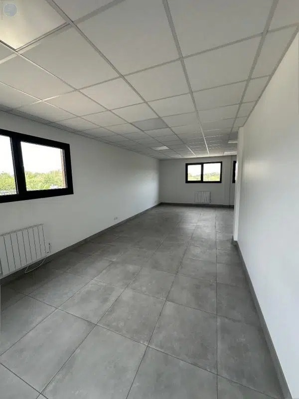 Flex in Meung-sur-Loire for lease Interior Photo- Image 1 of 2