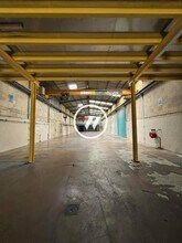 Industrial in Vitrolles for lease Interior Photo- Image 1 of 5