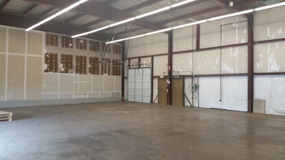 6559 Romiss Ct, Berkeley, MO for lease - Interior Photo - Image 2 of 3