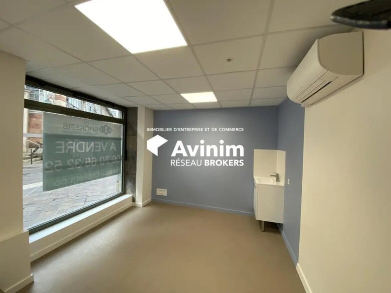 Retail in Grenoble for sale - Building Photo - Image 2 of 25