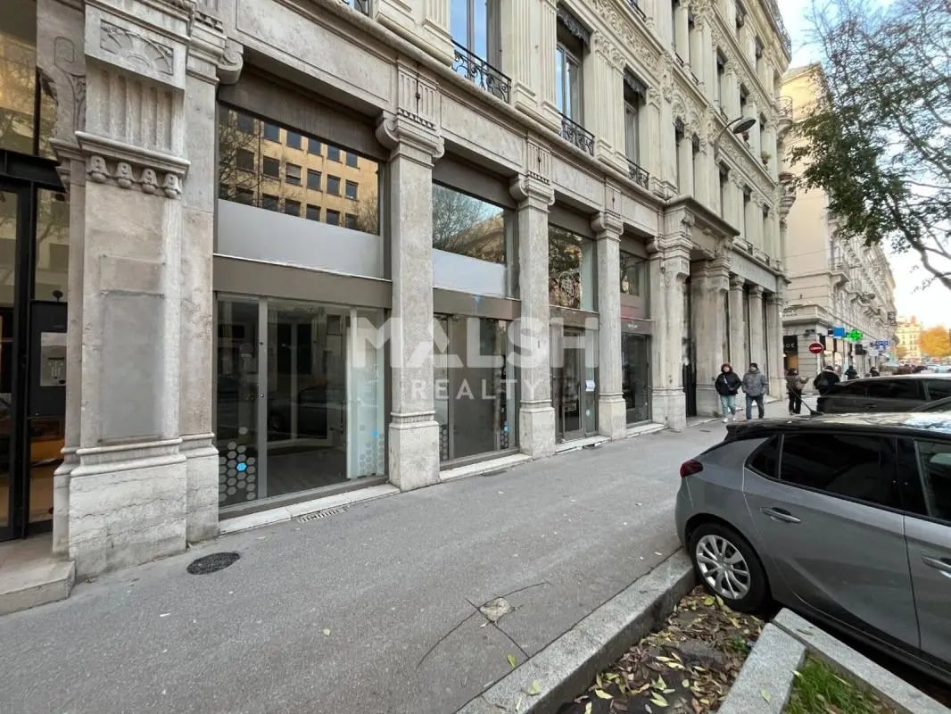 Retail in Lyon for lease Building Photo- Image 1 of 11