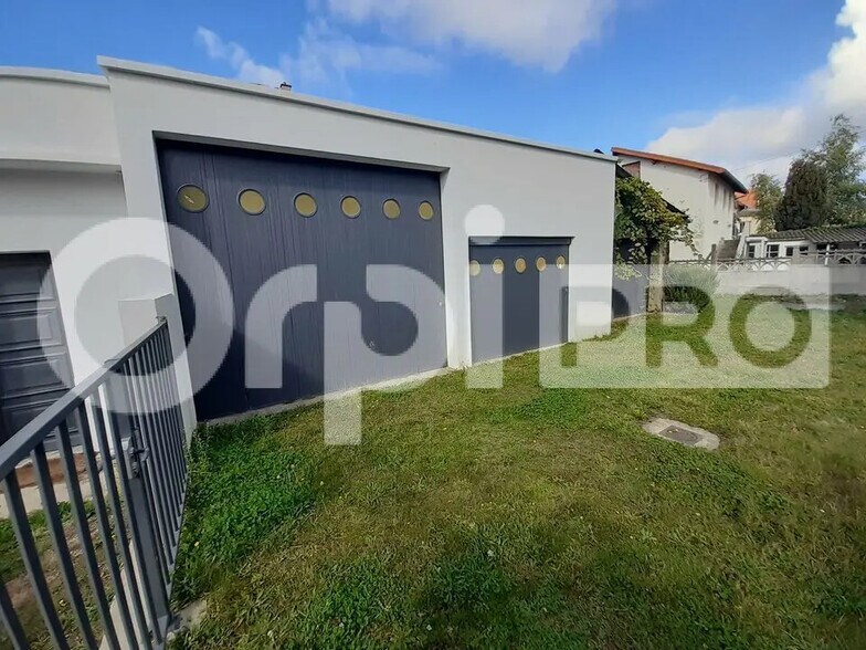 Office in Désertines for lease - Building Photo - Image 2 of 12