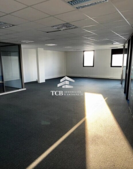 Office in Saint-Herblain for sale - Building Photo - Image 2 of 7