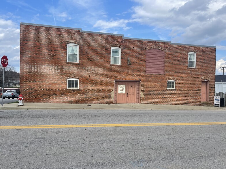 306 W Main St, South Hill, VA for sale - Primary Photo - Image 1 of 1