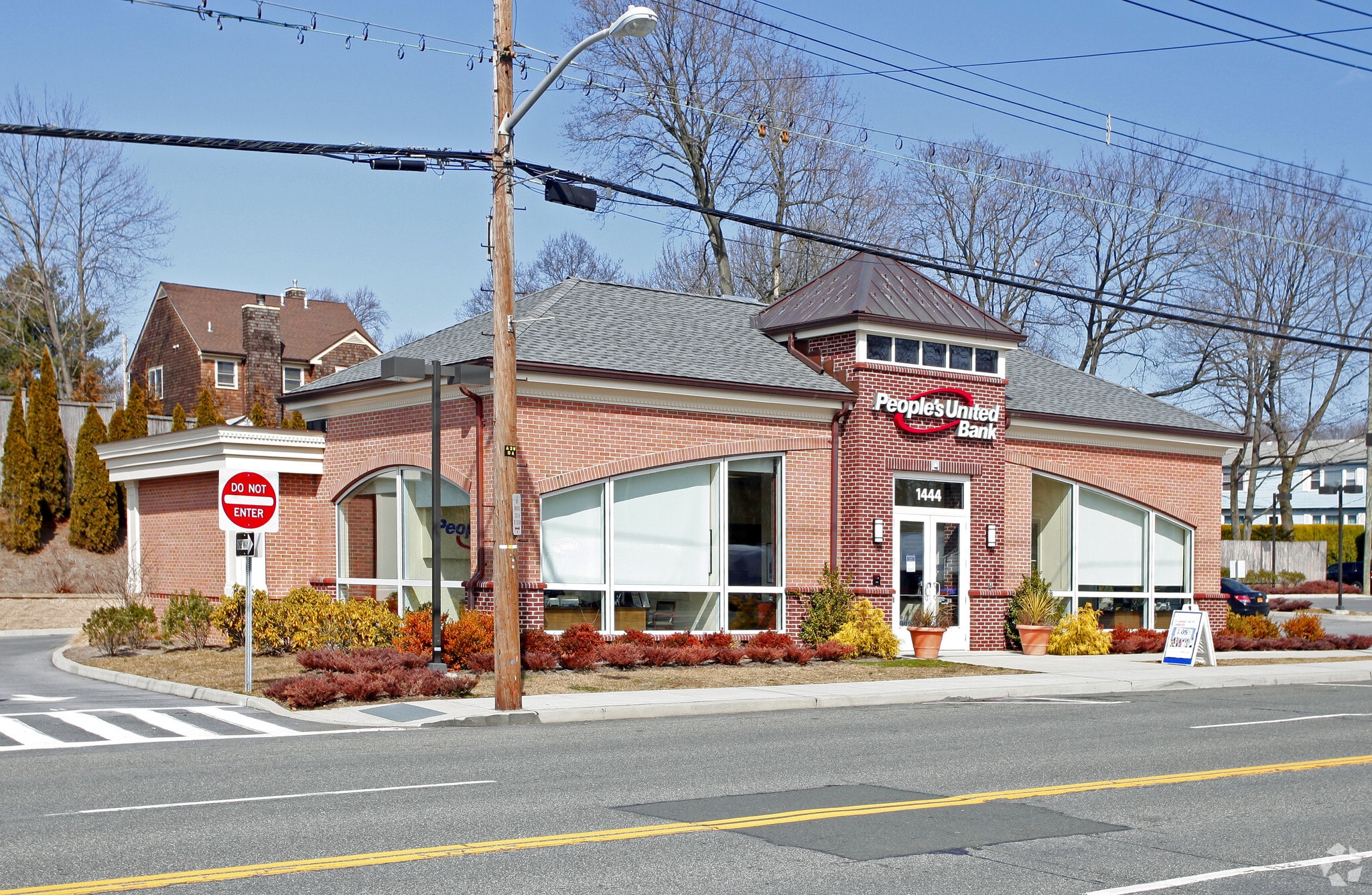 1444 E Boston Post Rd, Mamaroneck, NY 10543 People's United Bank