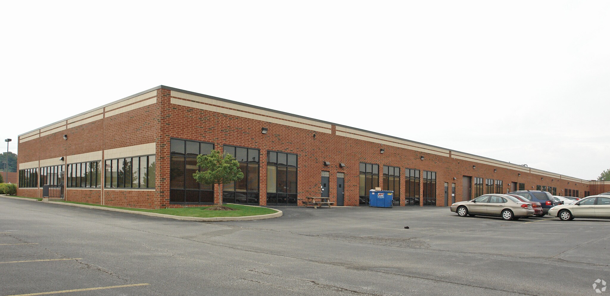 7570 Northcliff Ave, Brooklyn, OH for lease Primary Photo- Image 1 of 7