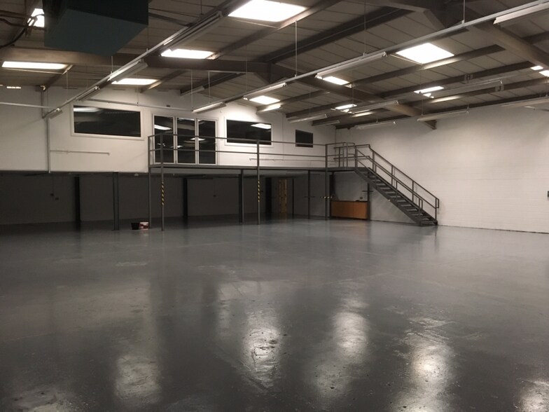 1-7 Forge Ln, Saltash for sale - Interior Photo - Image 2 of 6