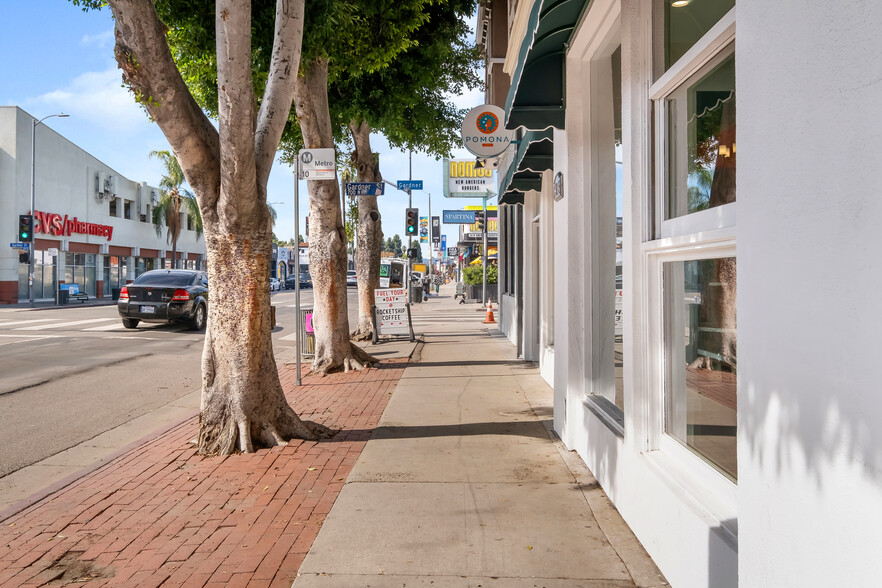 7467-7475 Melrose Ave, Los Angeles, CA for lease - Building Photo - Image 3 of 24