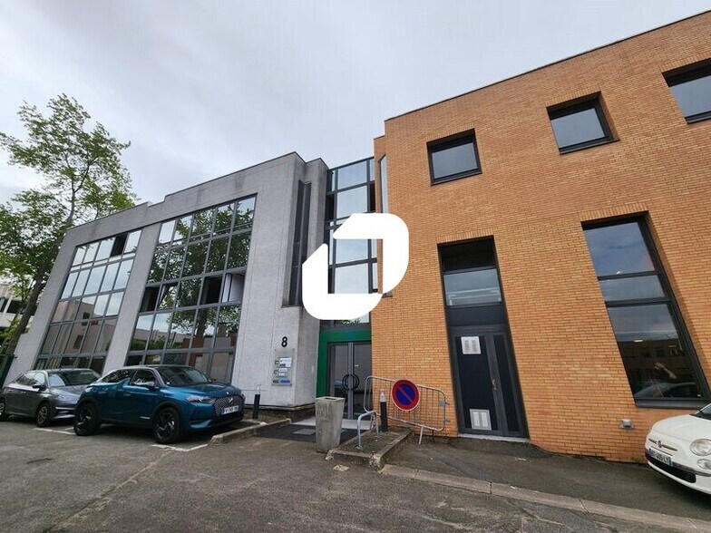 Office in Saint-Germain-en-Laye for lease - Building Photo - Image 1 of 14