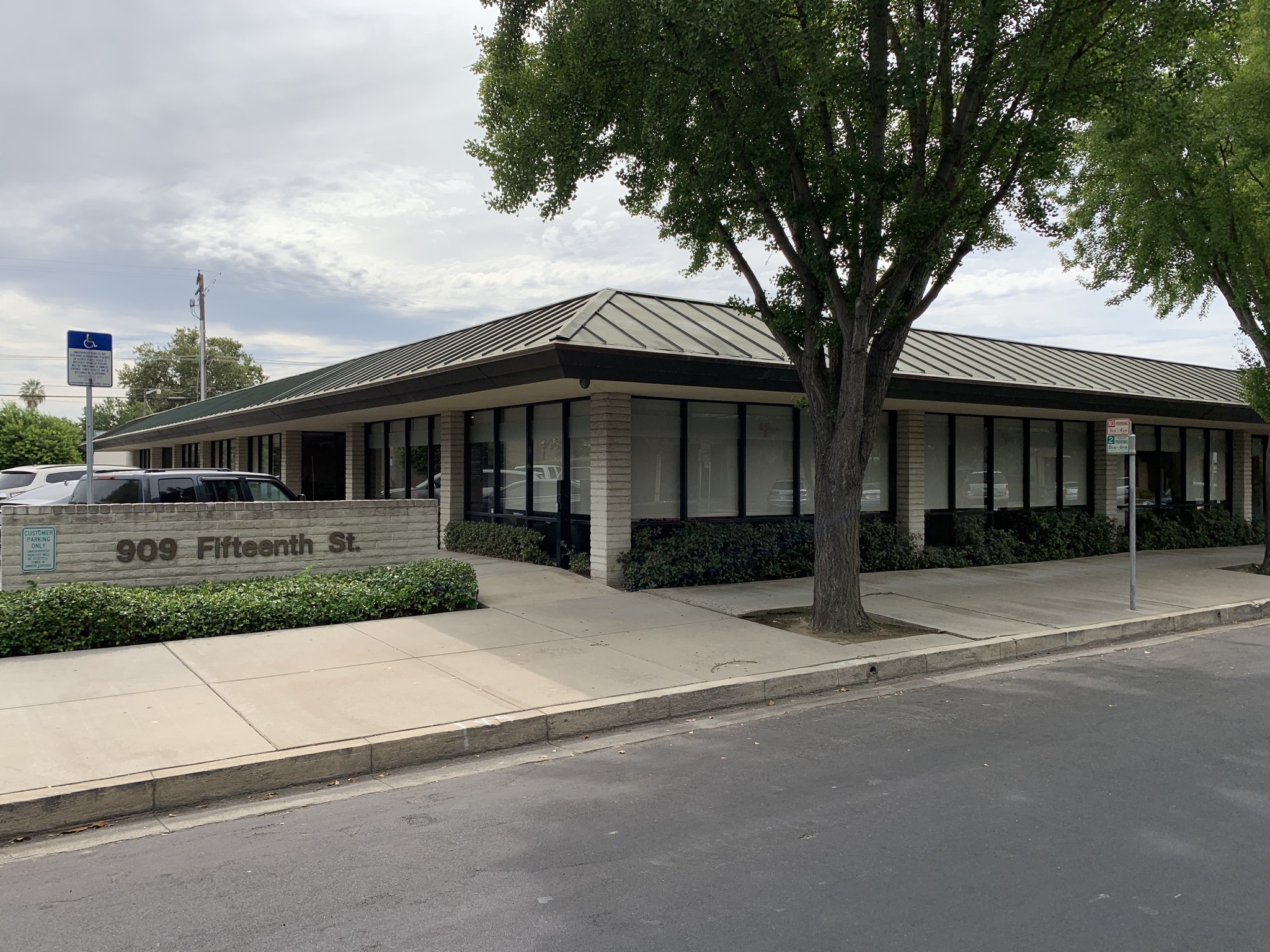 909 15th St, Modesto, CA for lease Primary Photo- Image 1 of 27