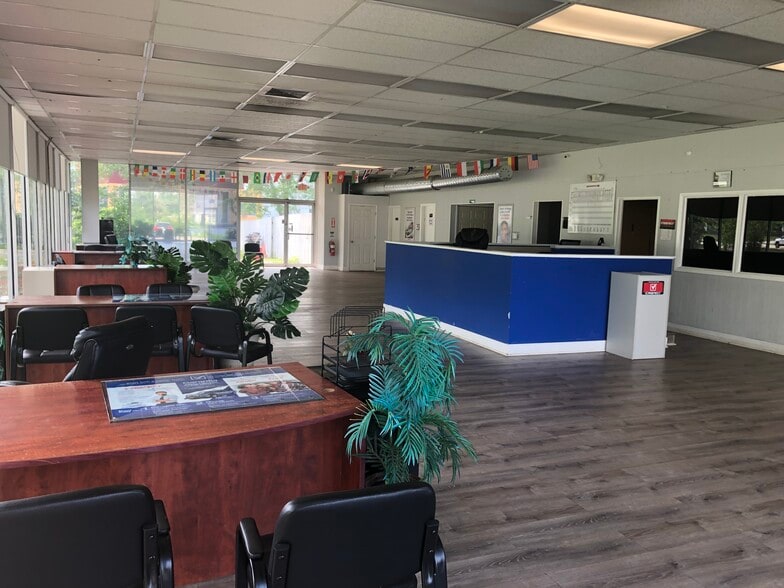 1542 E New York St, Aurora, IL for lease - Building Photo - Image 3 of 3