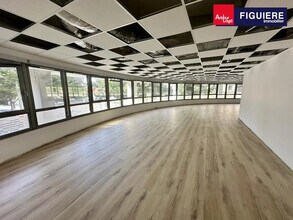 150 Avenue Georges Pompidou, Aix-en-Provence for lease Interior Photo- Image 1 of 5