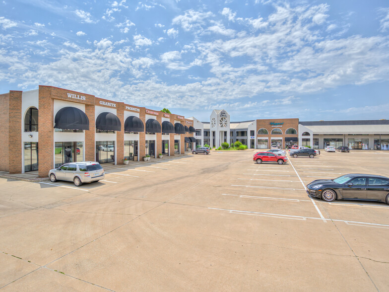 3800-3864 N Macarthur Blvd, Oklahoma City, OK for lease - Building Photo - Image 1 of 10