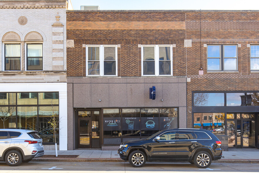 216 N Main St, Oshkosh, WI for sale - Building Photo - Image 1 of 15