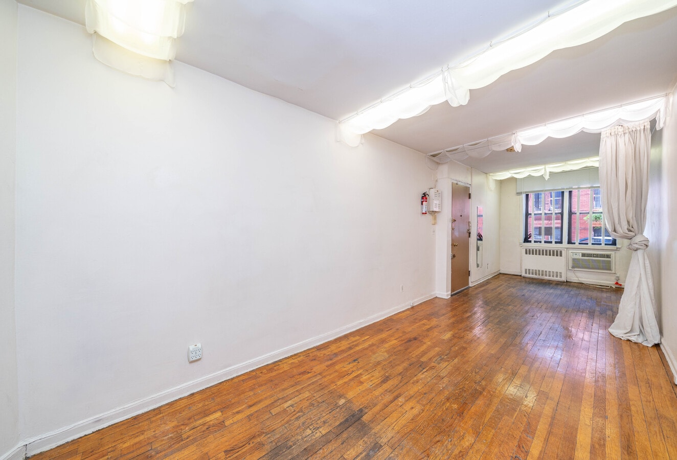 252 E 89th St, New York, NY 10128 - Unit 1D -  - Interior Photo - Image 1 of 10