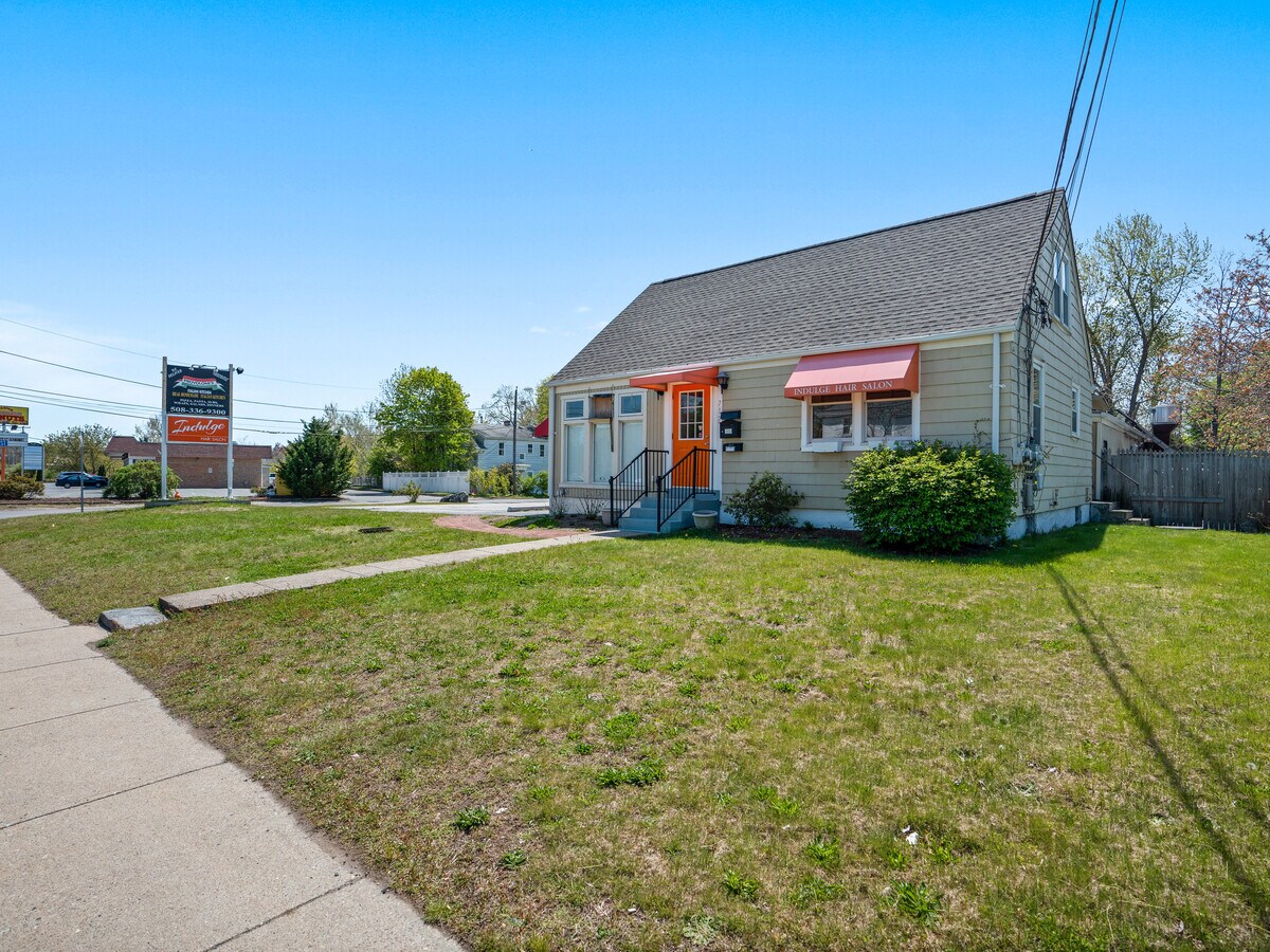 717 Fall River Ave, Seekonk, MA 02771