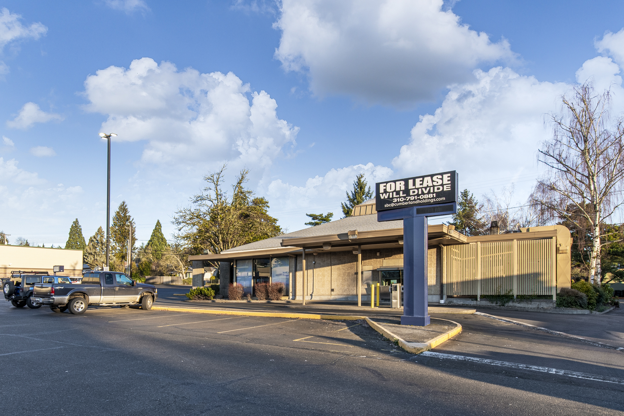 4555 Liberty Rd S, Salem, OR for lease Building Photo- Image 1 of 15