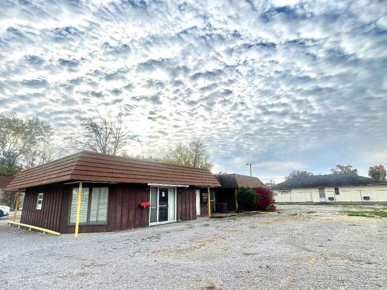 803 E Broadway, Centralia, IL for sale - Building Photo - Image 1 of 1