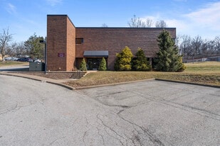 2640 Pitcairn Rd, Monroeville PA - Parking Garage